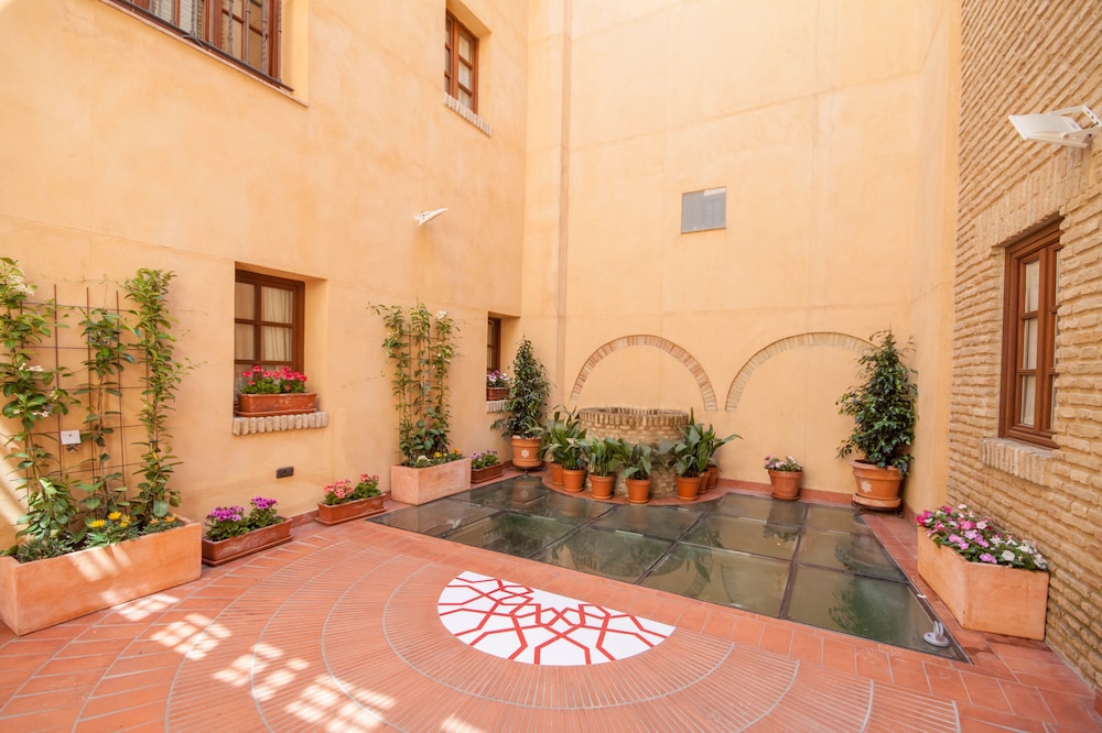 Hotel Boutique Palacio Pinello — Hotel building in Seville, Andalusia