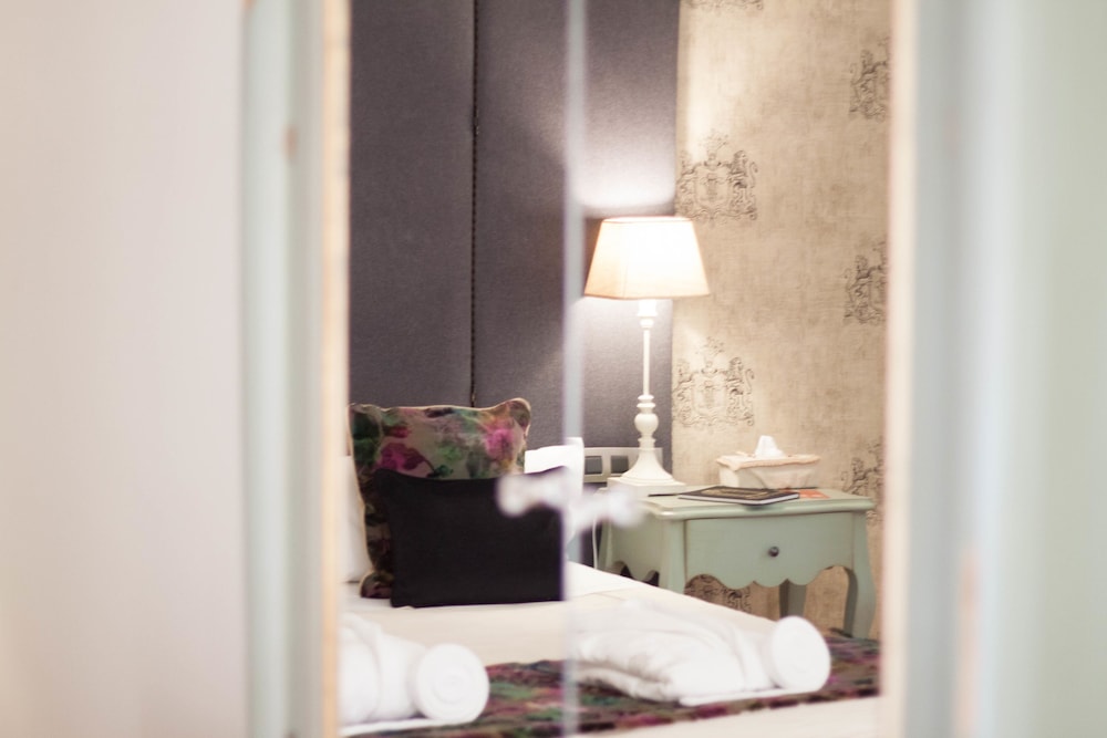 Hotel Boutique Palacio Pinello — Hotel rooms in Seville, Andalusia