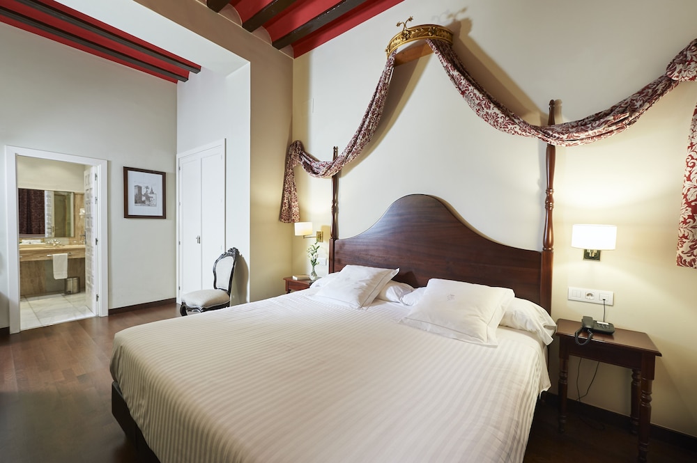 Hotel Las Casas de El Arenal by Casas y Palacios — Hotel rooms in Seville, Andalusia