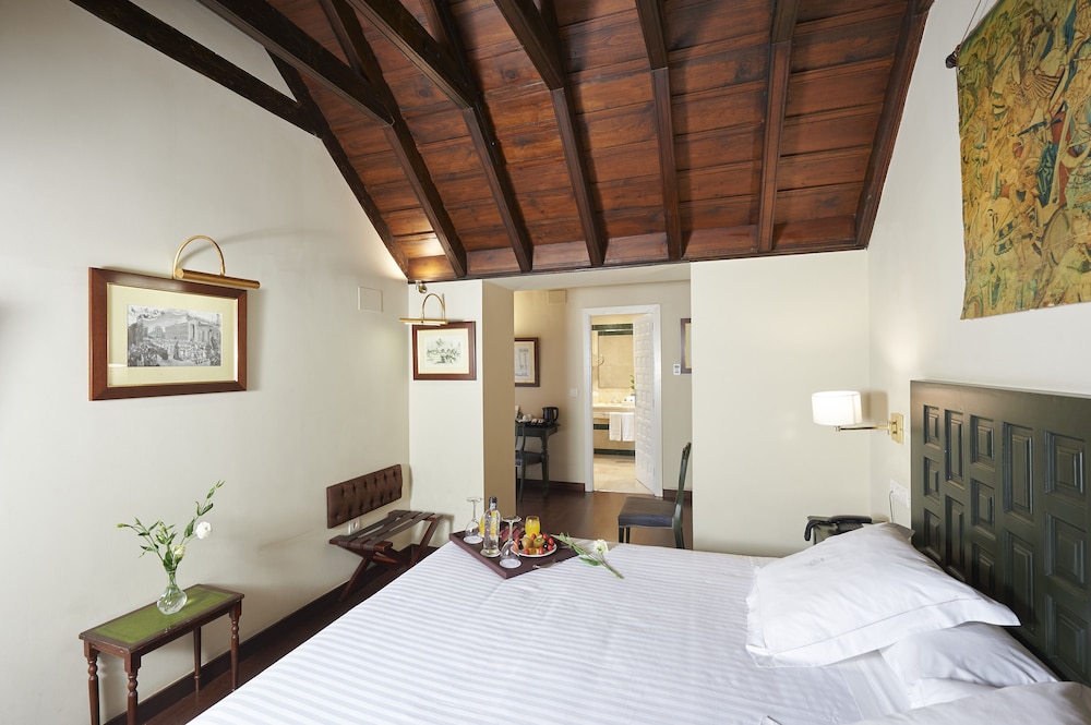 Hotel Las Casas de El Arenal by Casas y Palacios — Hotel rooms in Seville, Andalusia