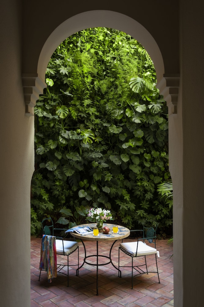 Hotel Las Casas de El Arenal by Casas y Palacios — Hotel building in Seville, Andalusia