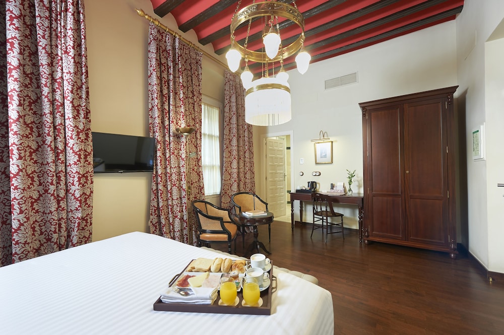 Hotel Las Casas de El Arenal by Casas y Palacios — Hotel rooms in Seville, Andalusia