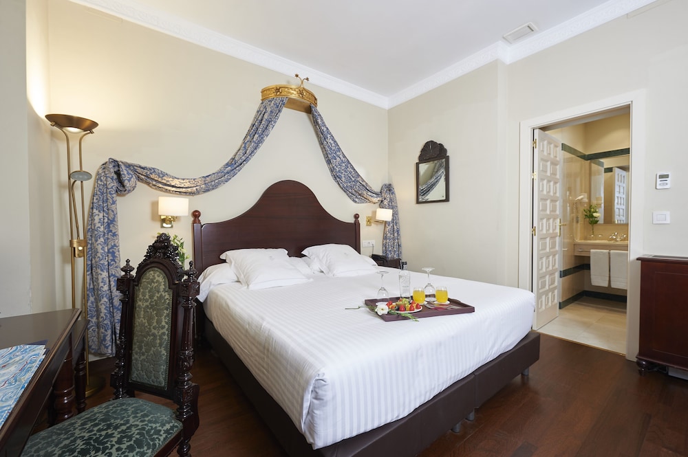 Hotel Las Casas de El Arenal by Casas y Palacios — Hotel rooms in Seville, Andalusia