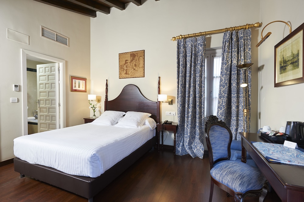 Hotel Las Casas de El Arenal by Casas y Palacios — Hotel rooms in Seville, Andalusia