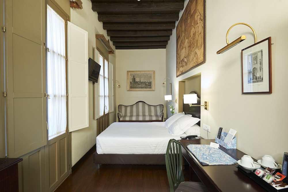 Hotel Las Casas de El Arenal by Casas y Palacios — Hotel rooms in Seville, Andalusia