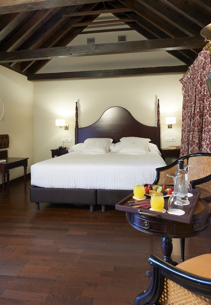 Hotel Las Casas de El Arenal by Casas y Palacios — Hotel rooms in Seville, Andalusia