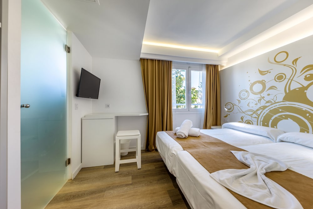 Welikehotel Triton Beach — Hotel rooms in Cala Ratjada, Balearic Islands