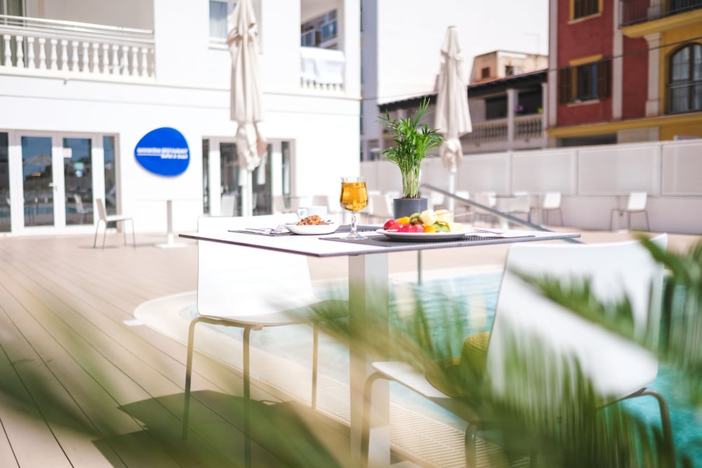 Welikehotel Triton Beach — Restaurant & bars in Cala Ratjada, Balearic Islands