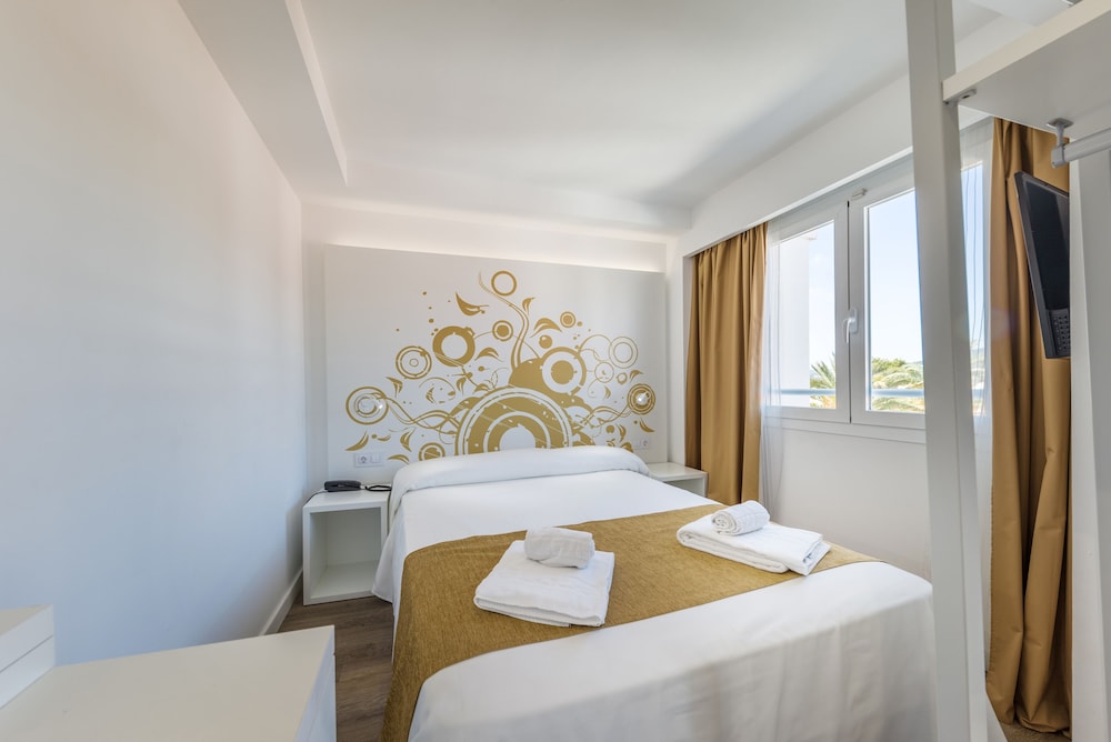 Welikehotel Triton Beach — Hotel rooms in Cala Ratjada, Balearic Islands