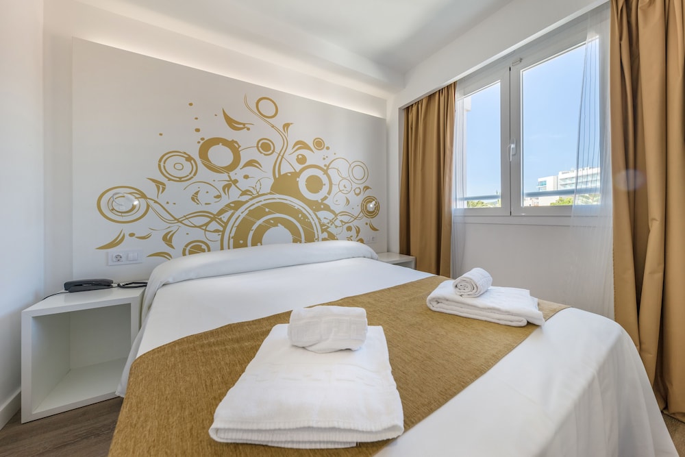 Welikehotel Triton Beach — Hotel rooms in Cala Ratjada, Balearic Islands
