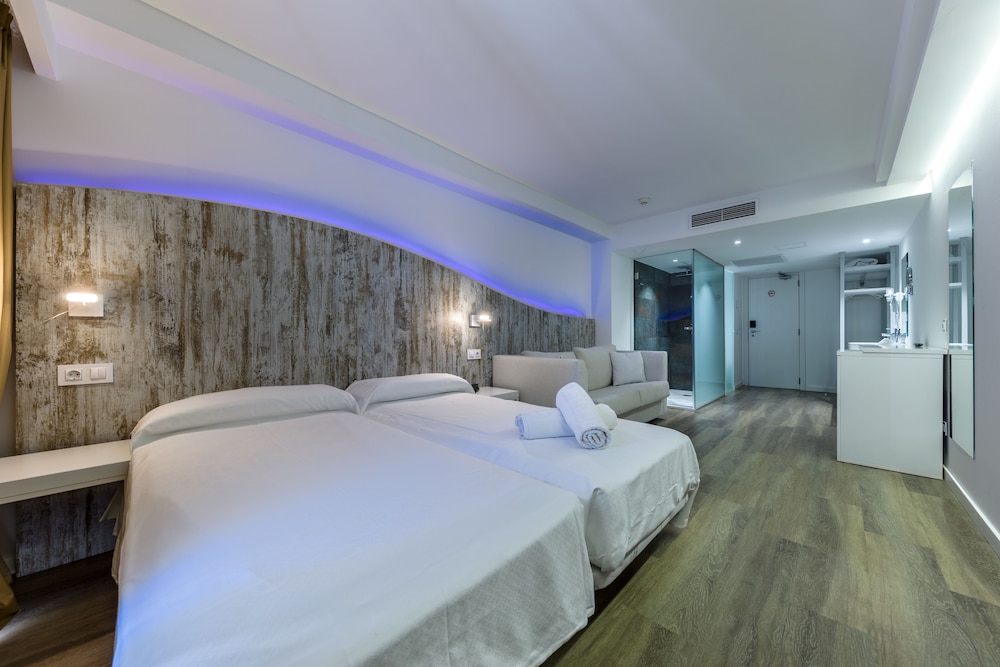 Welikehotel Triton Beach — Hotel rooms in Cala Ratjada, Balearic Islands