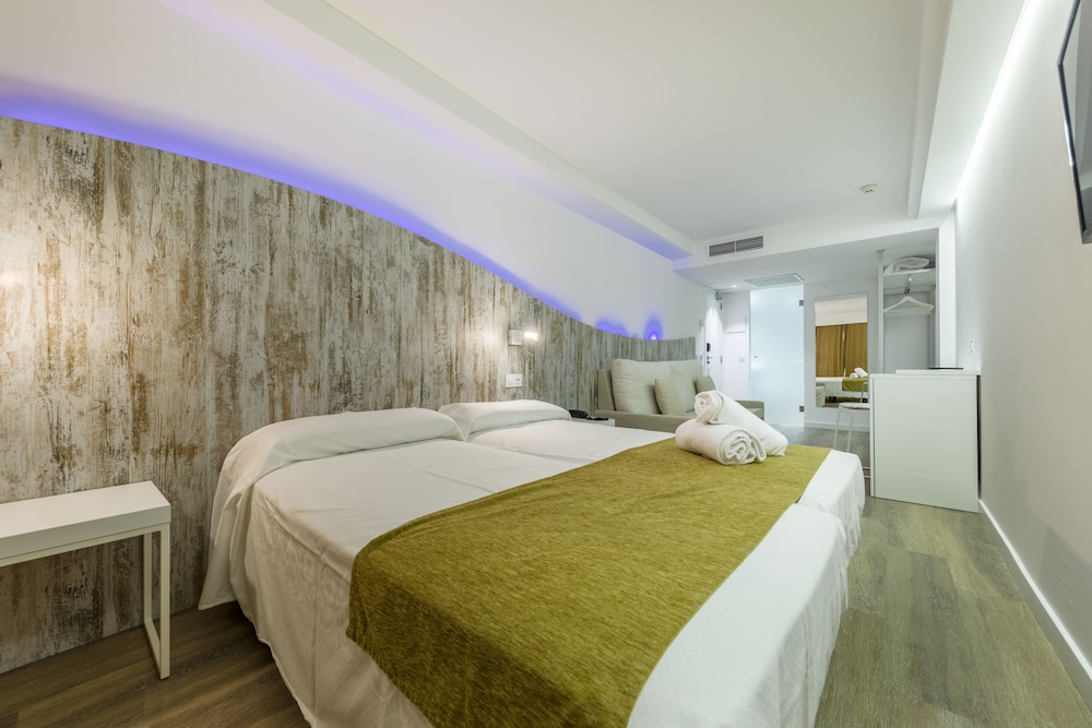 Welikehotel Triton Beach — Hotel rooms in Cala Ratjada, Balearic Islands