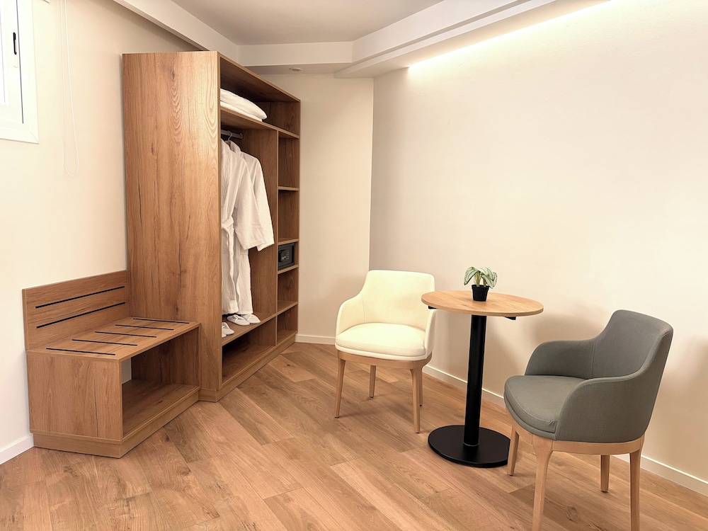 Welikehotel Triton Beach — Hotel rooms in Cala Ratjada, Balearic Islands