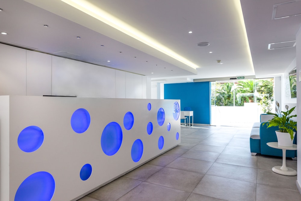 Welikehotel Triton Beach — Hotel building in Cala Ratjada, Balearic Islands