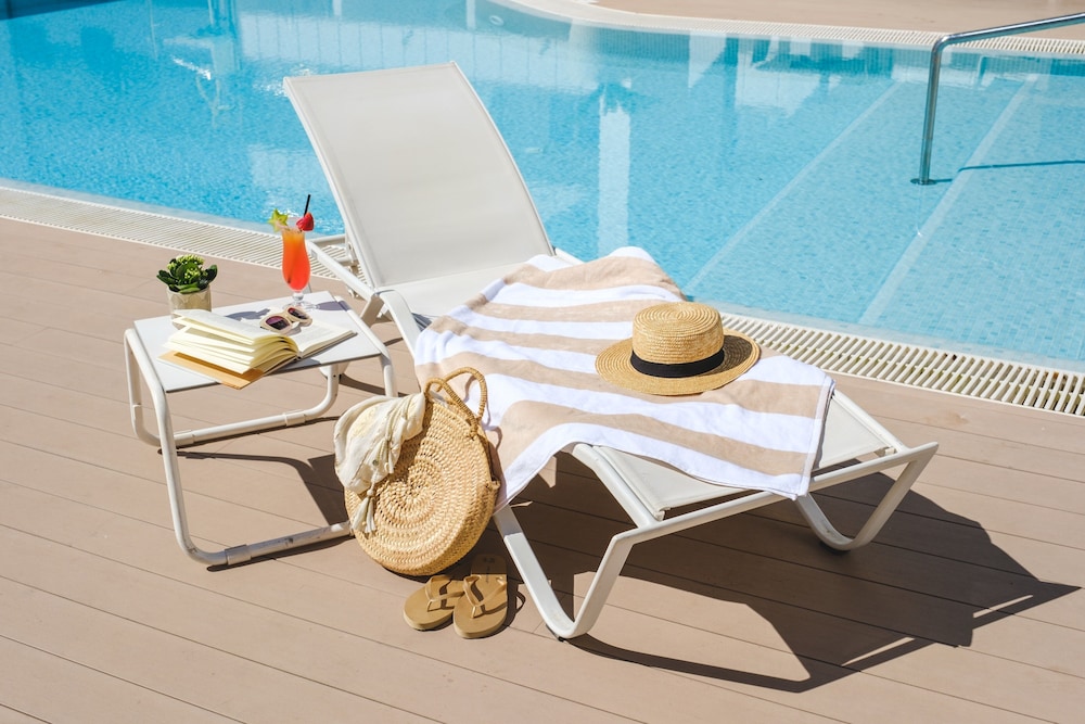 Welikehotel Triton Beach — Swimming pool in Cala Ratjada, Balearic Islands