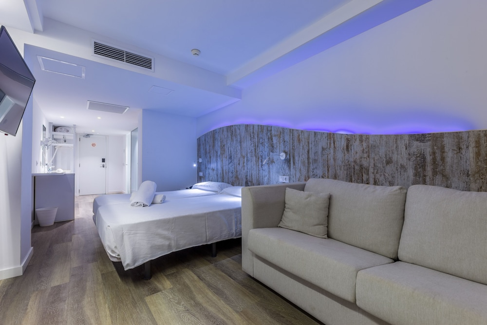 Welikehotel Triton Beach — Hotel rooms in Cala Ratjada, Balearic Islands