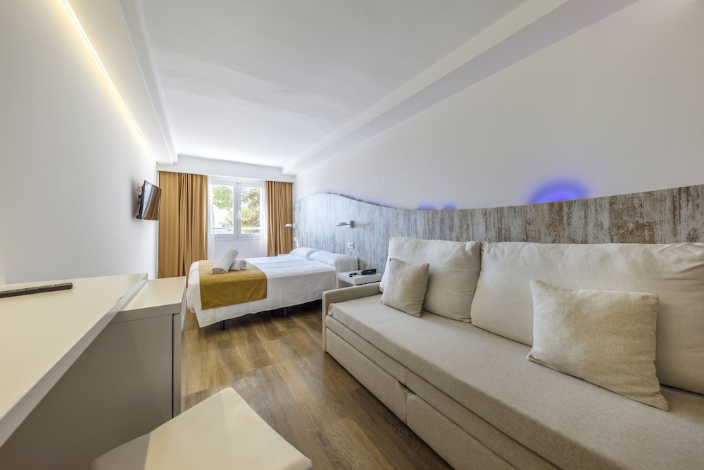 Welikehotel Triton Beach — Hotel rooms in Cala Ratjada, Balearic Islands