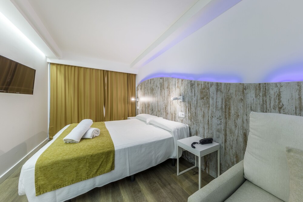 Welikehotel Triton Beach — Hotel rooms in Cala Ratjada, Balearic Islands