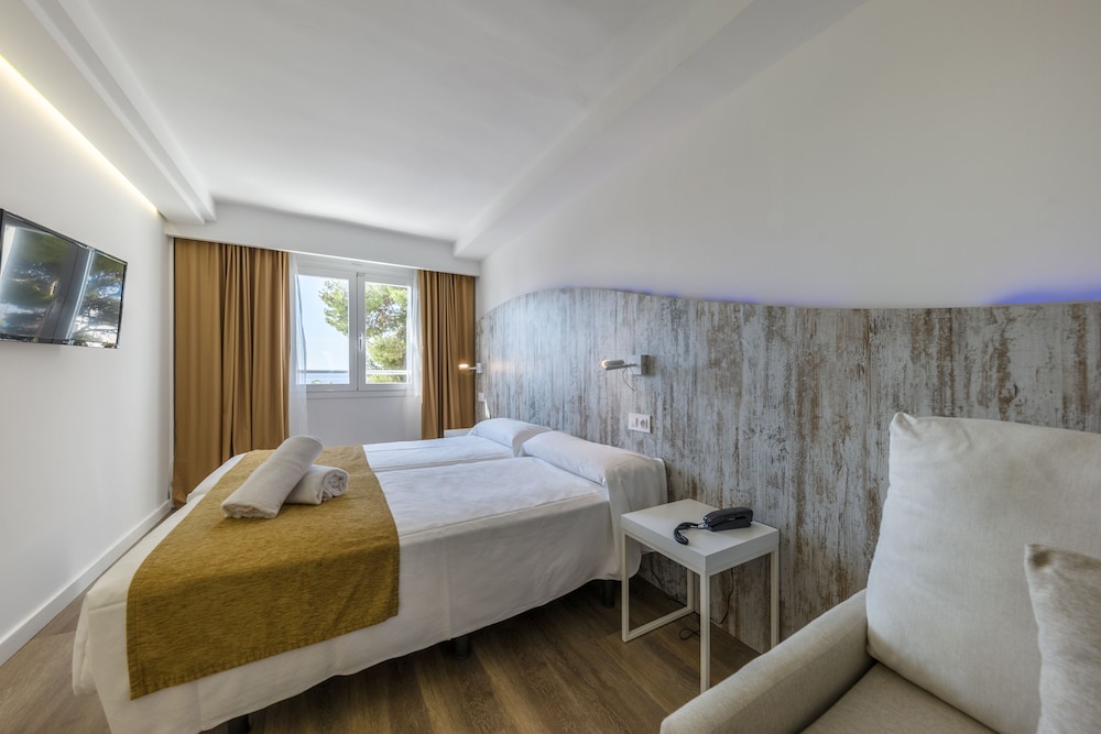 Welikehotel Triton Beach — Hotel rooms in Cala Ratjada, Balearic Islands