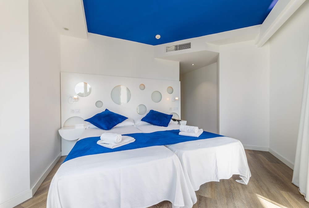 Welikehotel Triton Beach — Hotel rooms in Cala Ratjada, Balearic Islands