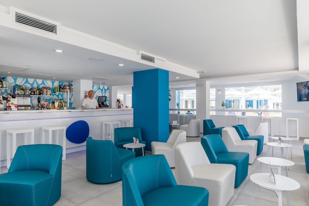 Welikehotel Triton Beach — Restaurant & bars in Cala Ratjada, Balearic Islands