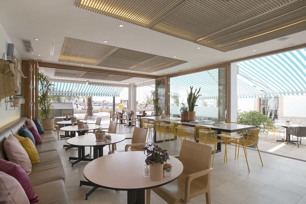 La Goleta Hotel de Mar - Adults Only — Restaurant & bars in Puerto Pollensa, Balearic Islands