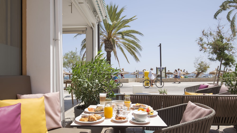 La Goleta Hotel de Mar - Adults Only — Restaurant & bars in Puerto Pollensa, Balearic Islands