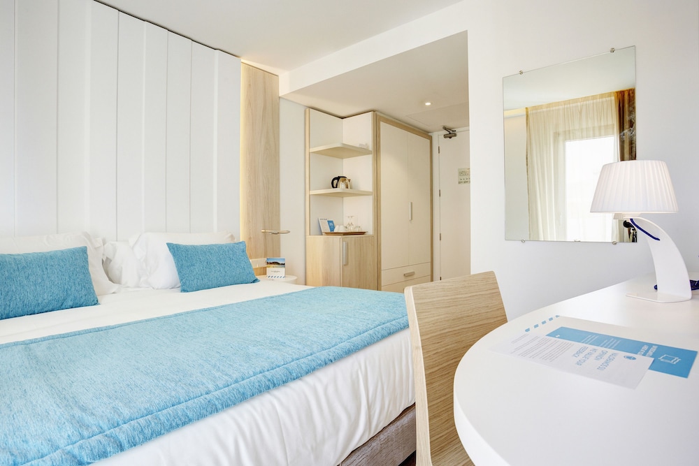 La Goleta Hotel de Mar - Adults Only — Hotel rooms in Puerto Pollensa, Balearic Islands
