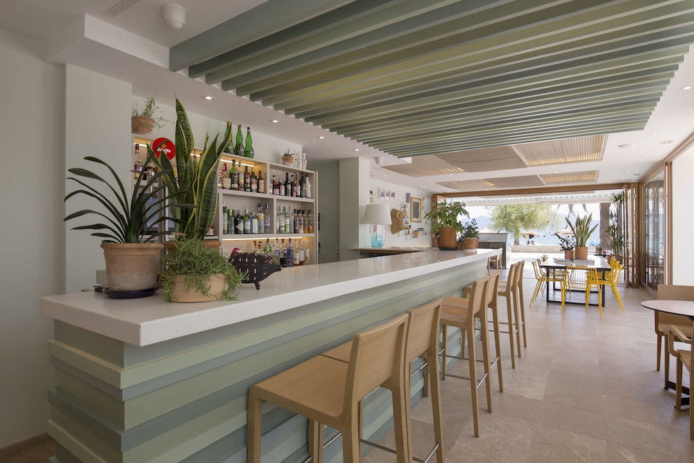 La Goleta Hotel de Mar - Adults Only — Restaurant & bars in Puerto Pollensa, Balearic Islands