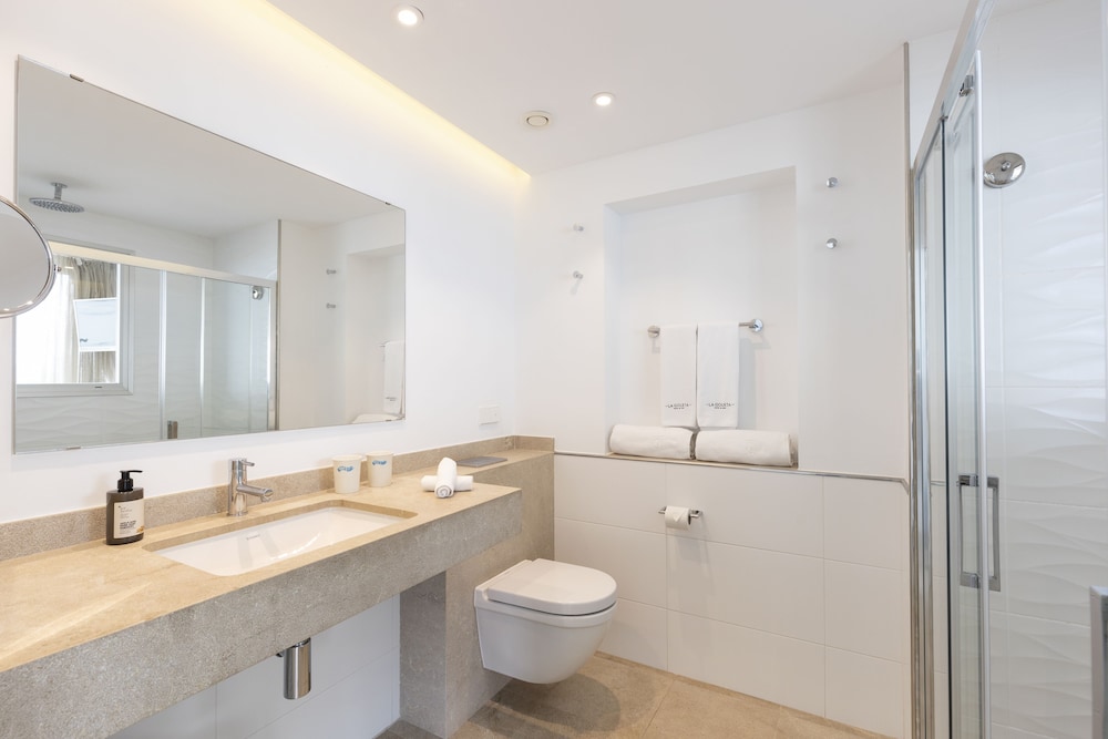 La Goleta Hotel de Mar - Adults Only — Hotel rooms in Puerto Pollensa, Balearic Islands