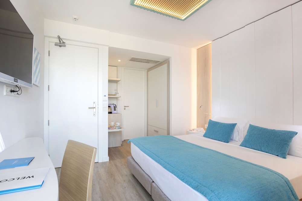 La Goleta Hotel de Mar - Adults Only — Hotel rooms in Puerto Pollensa, Balearic Islands