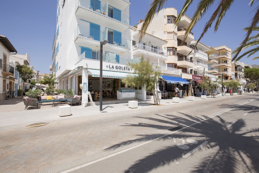 La Goleta Hotel de Mar - Adults Only — Hotel building in Puerto Pollensa, Balearic Islands