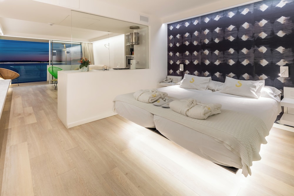 Sud Ibiza Suites — Hotel rooms in Ibiza Town, Balearic Islands