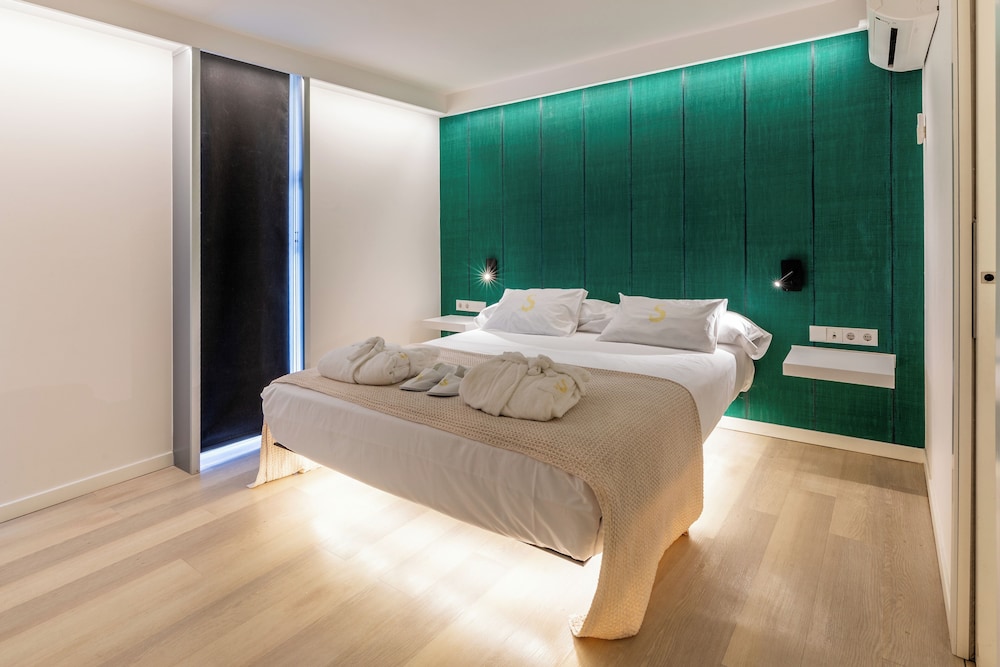 Sud Ibiza Suites — Hotel rooms in Ibiza Town, Balearic Islands