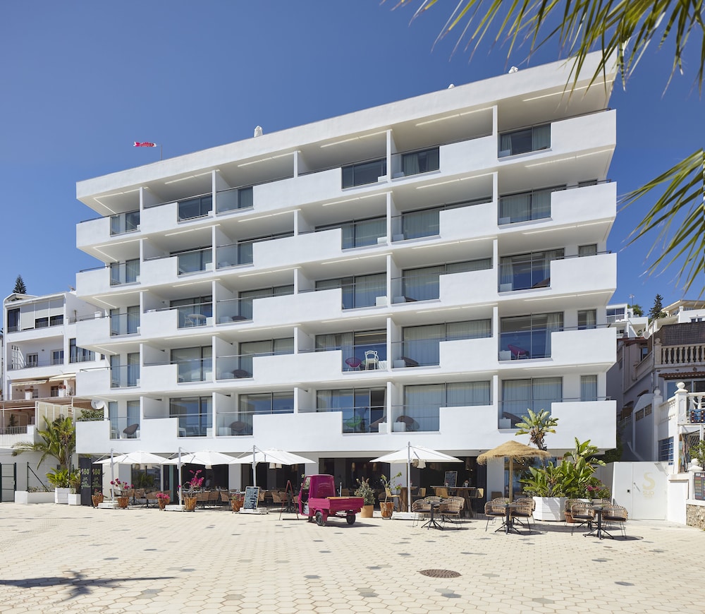 Sud Ibiza Suites — Hotel building in Ibiza Town, Balearic Islands