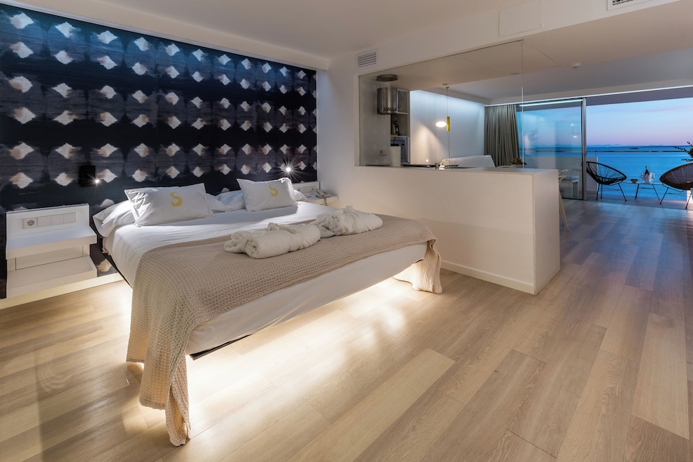 Sud Ibiza Suites — Hotel rooms in Ibiza Town, Balearic Islands