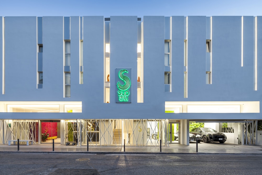 Sud Ibiza Suites — Hotel building in Ibiza Town, Balearic Islands