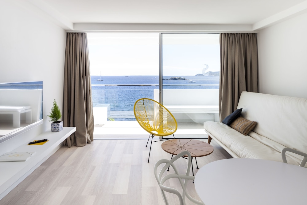 Sud Ibiza Suites — Hotel rooms in Ibiza Town, Balearic Islands