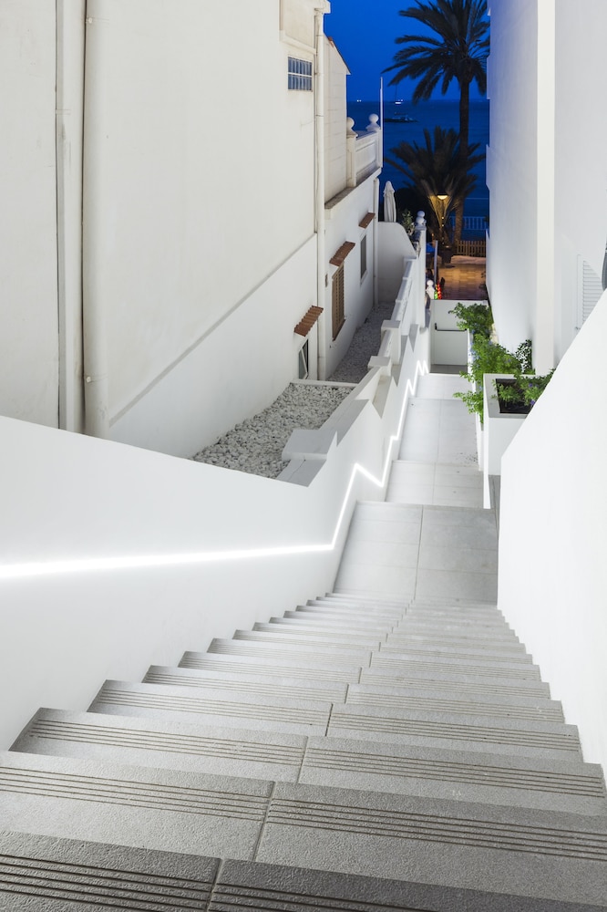 Sud Ibiza Suites — Hotel building in Ibiza Town, Balearic Islands