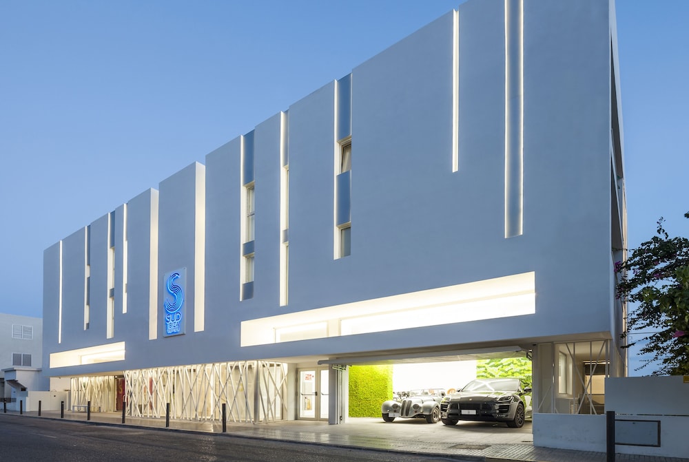 Sud Ibiza Suites — Hotel building in Ibiza Town, Balearic Islands
