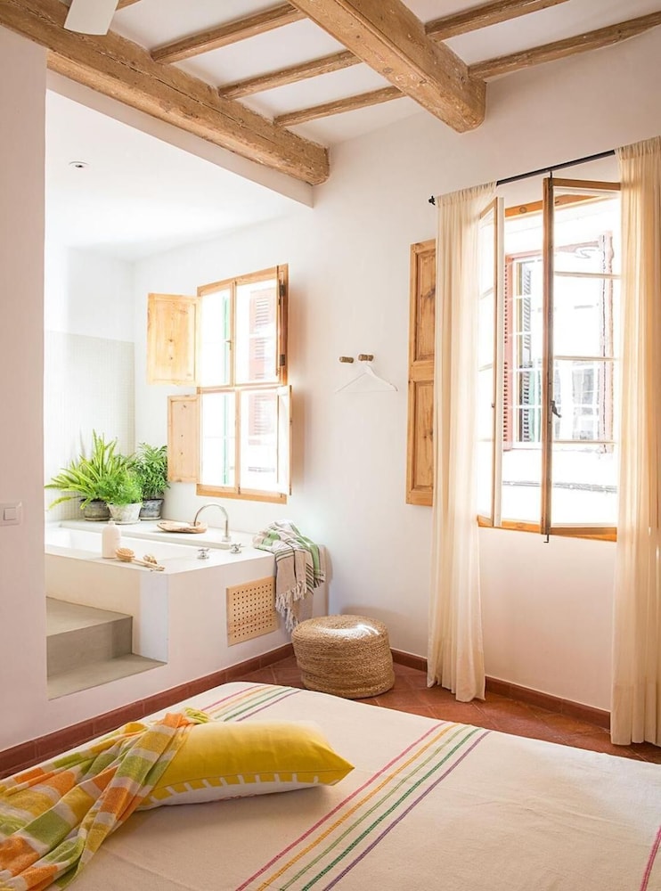 HoMe Hotel Menorca — Hotel rooms in Ciutadella de Menorca, Balearic Islands