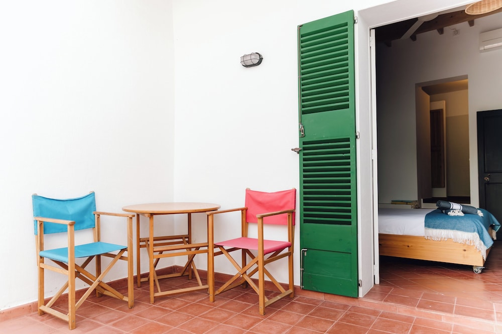 HoMe Hotel Menorca — Hotel rooms in Ciutadella de Menorca, Balearic Islands