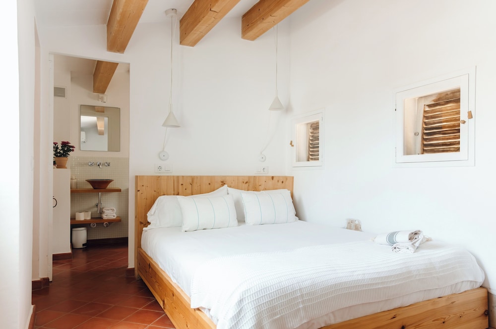 HoMe Hotel Menorca — Hotel rooms in Ciutadella de Menorca, Balearic Islands