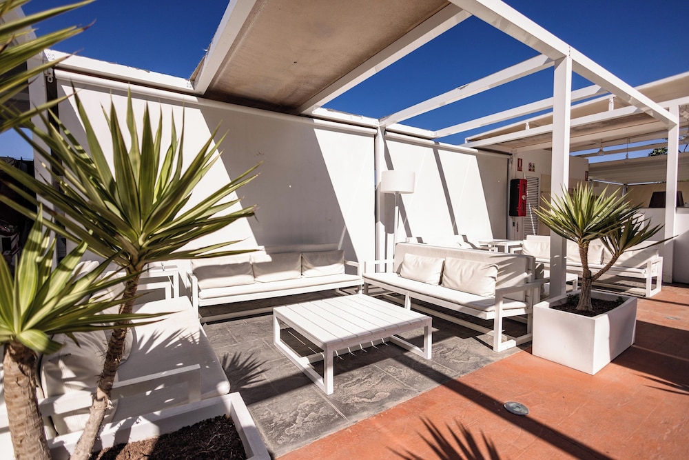Servatur Playa Bonita — Hotel building in Playa del Ingles, Canary Islands