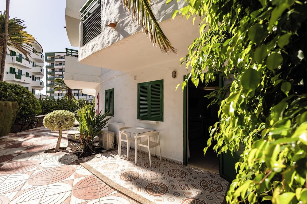 Servatur Playa Bonita — Hotel building in Playa del Ingles, Canary Islands