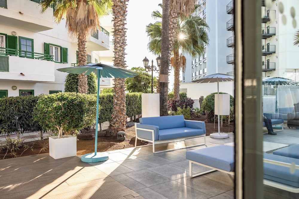 Servatur Playa Bonita — Hotel building in Playa del Ingles, Canary Islands