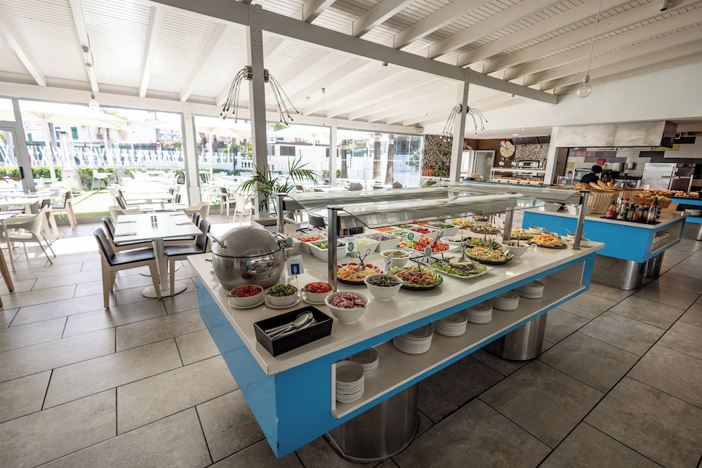Servatur Playa Bonita — Restaurant & bars in Playa del Ingles, Canary Islands