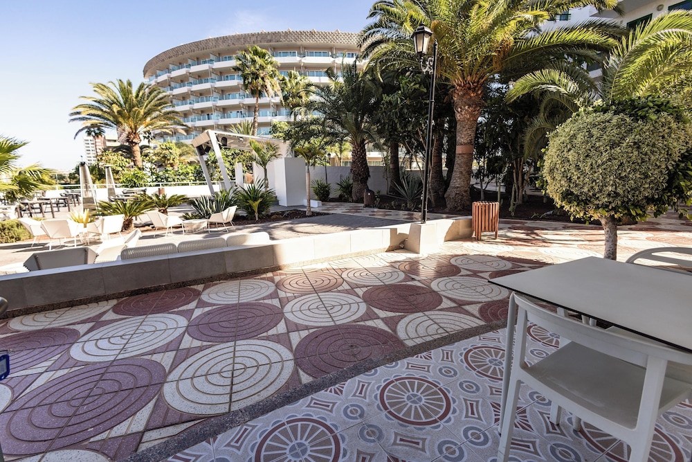 Servatur Playa Bonita — Hotel building in Playa del Ingles, Canary Islands