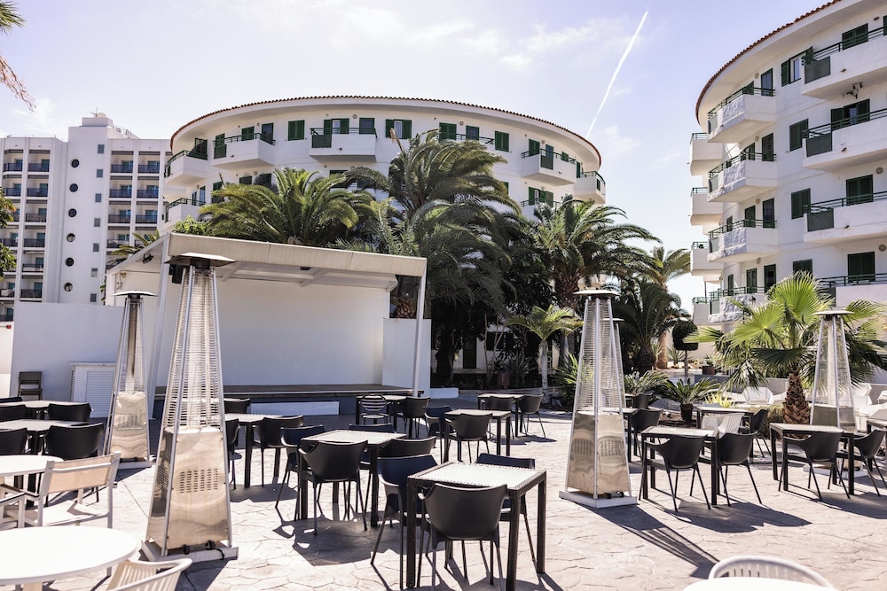 Servatur Playa Bonita — Hotel building in Playa del Ingles, Canary Islands