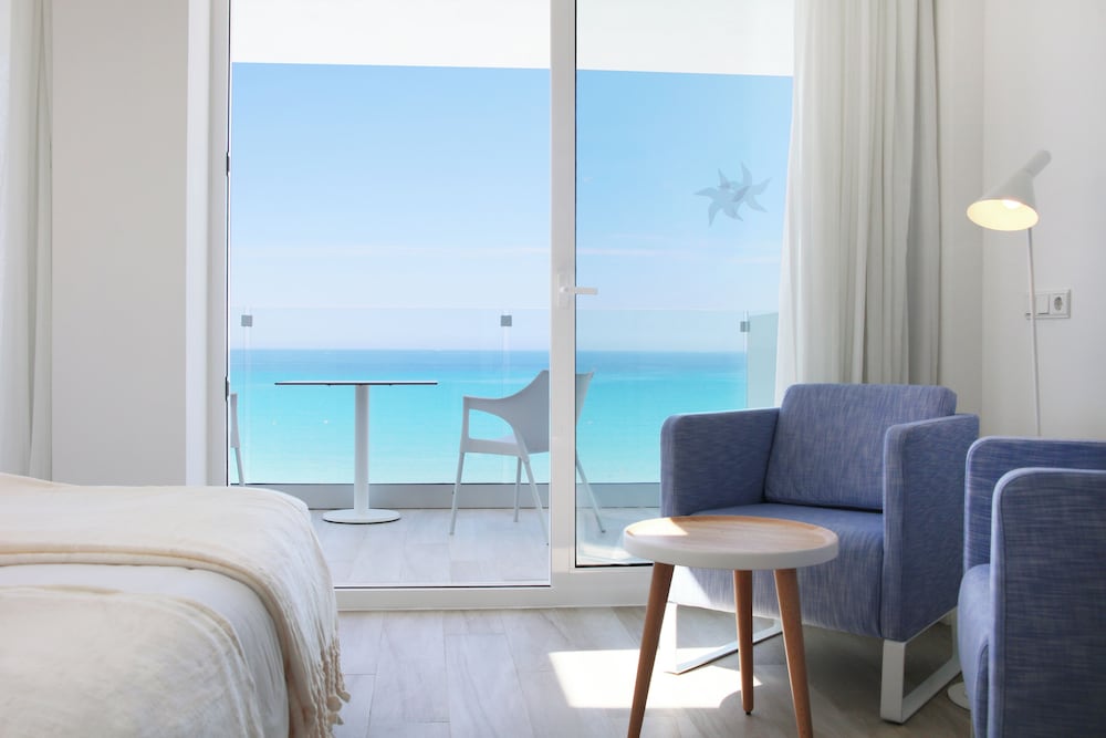 Iberostar Waves Bahía de Palma -Adults Only — Hotel rooms in Playa de Palma, Balearic Islands